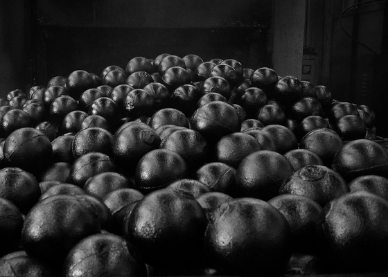 High and Low Chromium Alloy Cast Steel Ball Grinding Media 40mm 50mm 60mm High Cr Cast Alloy Iron Grinding Balls