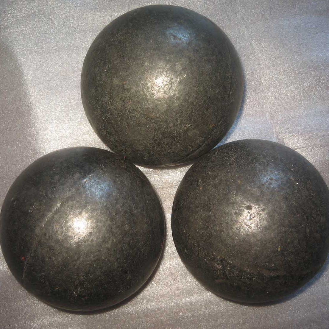 Cr1.5 Wear Resistance Cast Iron 65 HRC Ball Mill Balls