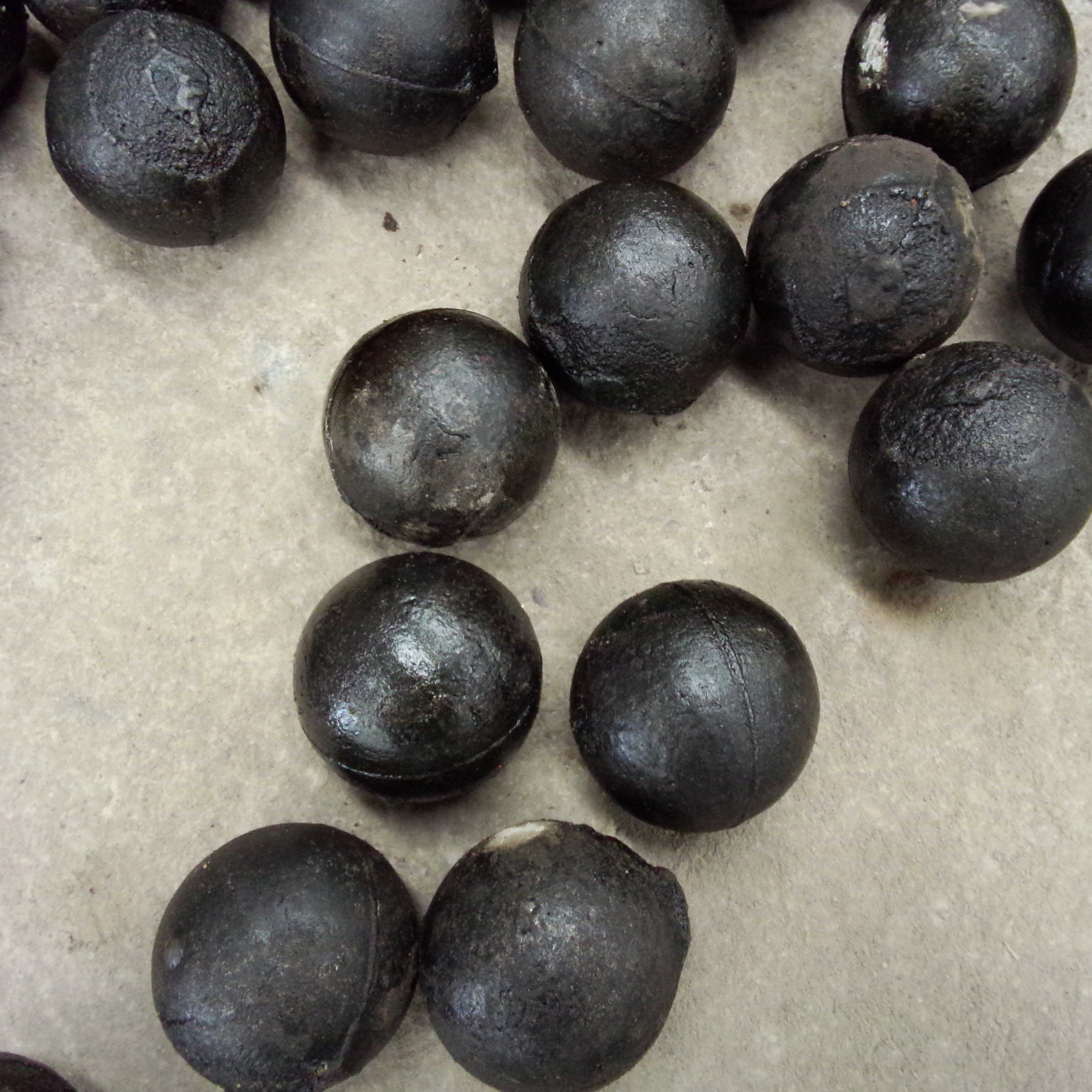 Forged Steel Grinding Medium Balls for Ball Mills Size 12 mm 20 mm 50 mm 100 mm 180 mm